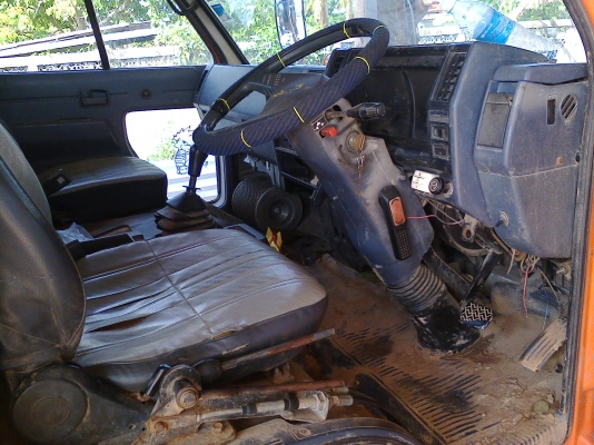 ISUZU NPR115 4BD1 ดั้ม Fหลัง เพาเวอร์ ประกอบเกียร์สั้นยกหัวได้ หน้า5น้อต ทะเบียนเต็ม ถ้าอยากได้สีฟ้า หรือสีน้ำเงินเราทำให้ได้ค่ะ