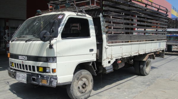 ISUZU NPR ยาว5เมตร เครื่องดี คัสฃีสวย รถเดิมๆ ราคาถูก
