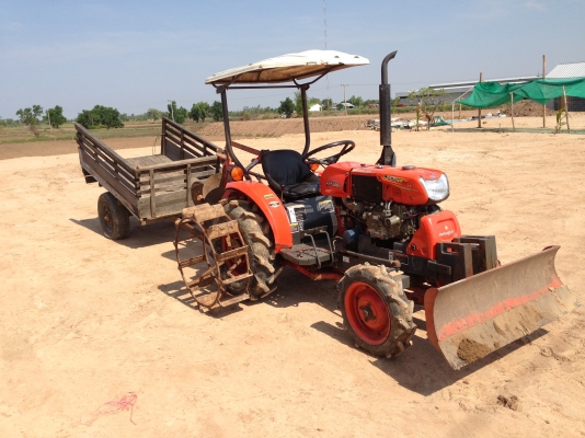 ขายรถไถคูโบต้าRT 140 PTO สภาพสวยสด เครื่องดีเดิมๆแน่น แรงพร้อมใช้สภาพสวยทั้งคัน มีดันหน้า มีผานหลัง 