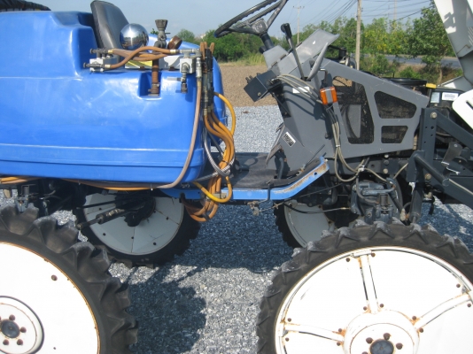 รถพ่นสารเคมีในนาข้าว