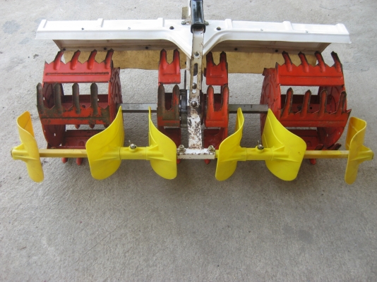 เครื่องพรวนหญ้าในร่องข้าว