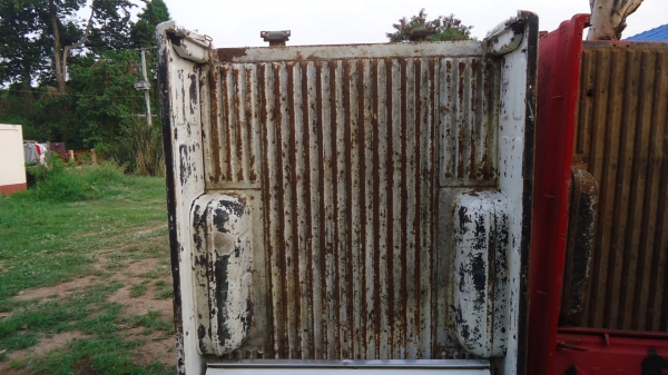 ขาวกระบะรถ นิสสันbig m เเค็ปเล็ก สีขาวราคา 6500บาท