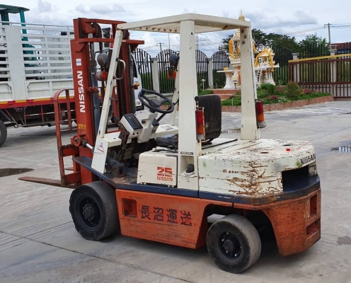 ขายด่วนราคา135,000บาทรถยกดีเซลนิสันFD25-10ยก2.5ตันเสาสูง3เมตรยกจริงวิ่งได้จริงหนัก2.5ตันสบายๆรถนอกสวยๆนำเข้ายังไม่เคยใช้งานในเมืองไทยเลย