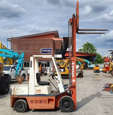 ขายด่วนราคา135,000บาทรถยกดีเซลนิสันFD25-10ยก2.5ตันเสาสูง3เมตรยกจริงวิ่งได้จริงหนัก2.5ตันสบายๆรถนอกสวยๆนำเข้ายังไม่เคยใช้งานในเมืองไทยเลย