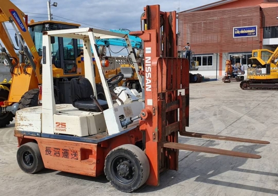 ขายด่วนราคา135,000บาทรถยกดีเซลนิสันFD25-10ยก2.5ตันเสาสูง3เมตรยกจริงวิ่งได้จริงหนัก2.5ตันสบายๆรถนอกสวยๆนำเข้ายังไม่เคยใช้งานในเมืองไทยเลย