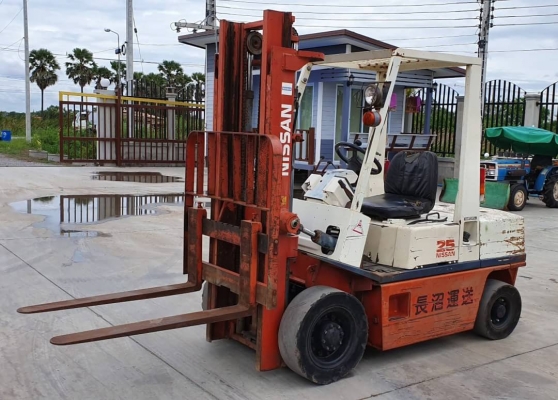 ขายด่วนราคา135,000บาทรถยกดีเซลนิสันFD25-10ยก2.5ตันเสาสูง3เมตรยกจริงวิ่งได้จริงหนัก2.5ตันสบายๆรถนอกสวยๆนำเข้ายังไม่เคยใช้งานในเมืองไทยเลย