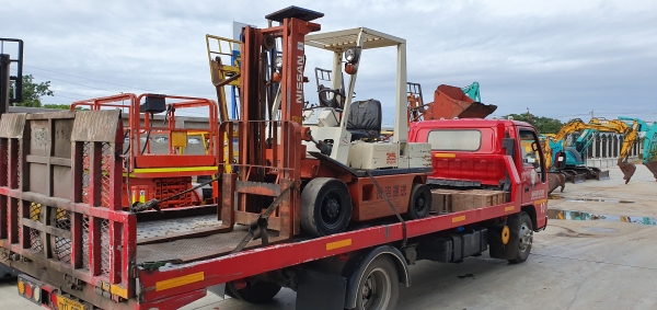 ขายด่วนราคา135,000บาทรถยกดีเซลนิสันFD25-10ยก2.5ตันเสาสูง3เมตรยกจริงวิ่งได้จริงหนัก2.5ตันสบายๆรถนอกสวยๆนำเข้ายังไม่เคยใช้งานในเมืองไทยเลย