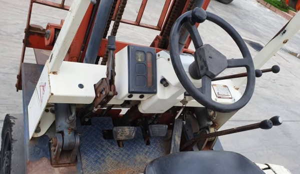 ขายด่วนราคา135,000บาทรถยกดีเซลนิสันFD25-10ยก2.5ตันเสาสูง3เมตรยกจริงวิ่งได้จริงหนัก2.5ตันสบายๆรถนอกสวยๆนำเข้ายังไม่เคยใช้งานในเมืองไทยเลย