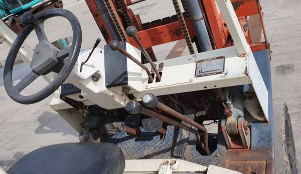 ขายด่วนราคา135,000บาทรถยกดีเซลนิสันFD25-10ยก2.5ตันเสาสูง3เมตรยกจริงวิ่งได้จริงหนัก2.5ตันสบายๆรถนอกสวยๆนำเข้ายังไม่เคยใช้งานในเมืองไทยเลย