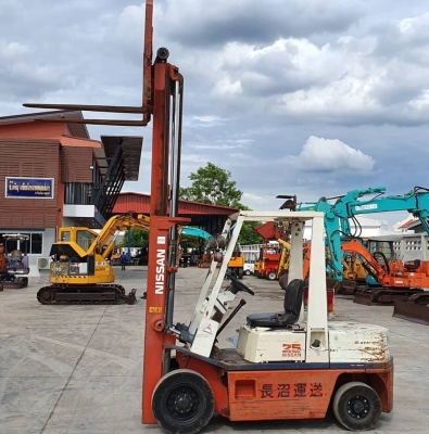 ขายด่วนราคา135,000บาทรถยกดีเซลนิสันFD25-10ยก2.5ตันเสาสูง3เมตรยกจริงวิ่งได้จริงหนัก2.5ตันสบายๆรถนอกสวยๆนำเข้ายังไม่เคยใช้งานในเมืองไทยเลย