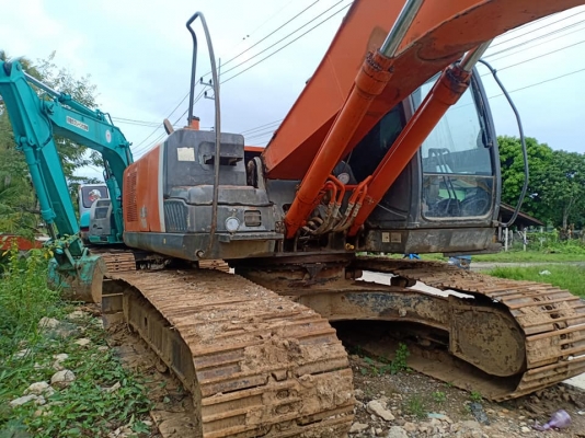 ขายจ้า..HITACHI ZX200 เก่าใน สภาพดี  พร้อมใช้  ลองระบบกันได้ทุกวัน  โทร 089-3818694 จ๊อย