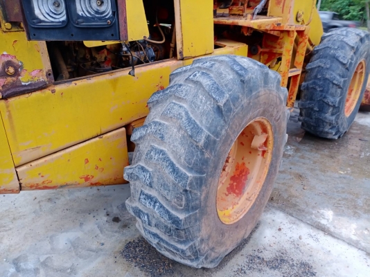 มีVDOขายรถตักล้อยาง KOMATSU 510 ไม่มีเอกสารราคา 350,000