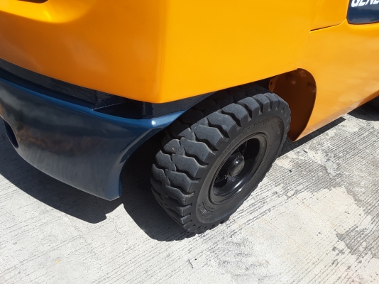 โตโยต้าขนาด 3 ตันดีเซลเสายกสูง 4 เมตรงาสไลน์ซ้ายขวา สนใจ 0813535948