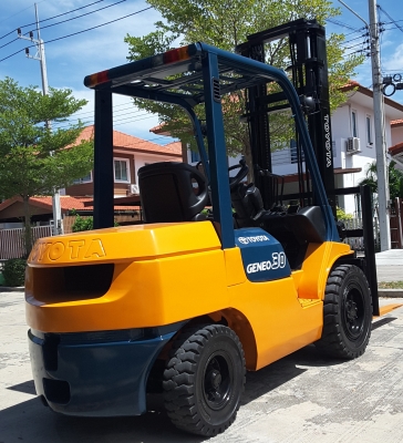 โตโยต้าขนาด 3 ตันดีเซลเสายกสูง 4 เมตรงาสไลน์ซ้ายขวา สนใจ 0813535948