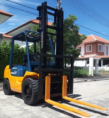 โตโยต้าขนาด 3 ตันดีเซลเสายกสูง 4 เมตรงาสไลน์ซ้ายขวา สนใจ 0813535948