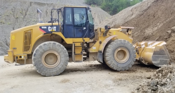 ขายรถตักล้อยาง CAT 950H ปี 2012 นำเข้าเองจากญี่ปุ่น สภาพพร้อมใช้ ถึงเร็วๆนี้ครับ