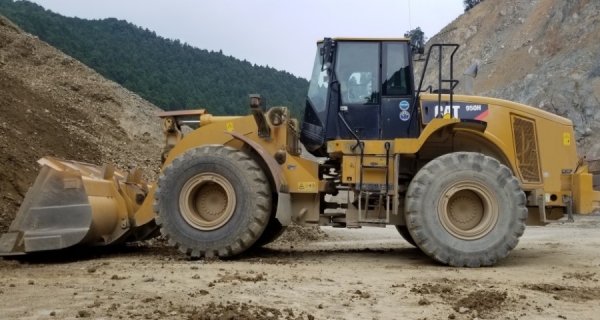 ขายรถตักล้อยาง CAT 950H ปี 2012 นำเข้าเองจากญี่ปุ่น สภาพพร้อมใช้ ถึงเร็วๆนี้ครับ