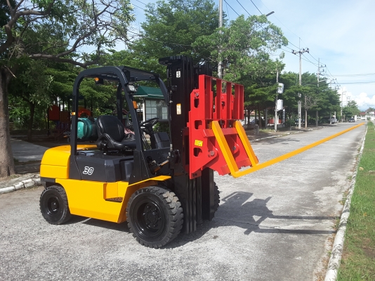 ฟอร์คลิฟท์ขนาด 3 ตันเสายกสูง 4.5 เมตรฟลูฟรี ติดงาเท เกียร์ออโต้ สนใจ โทร 0813535948