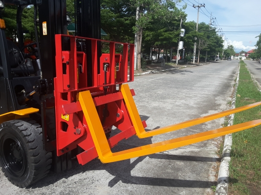 ฟอร์คลิฟท์ขนาด 3 ตันเสายกสูง 4.5 เมตรฟลูฟรี ติดงาเท เกียร์ออโต้ สนใจ โทร 0813535948