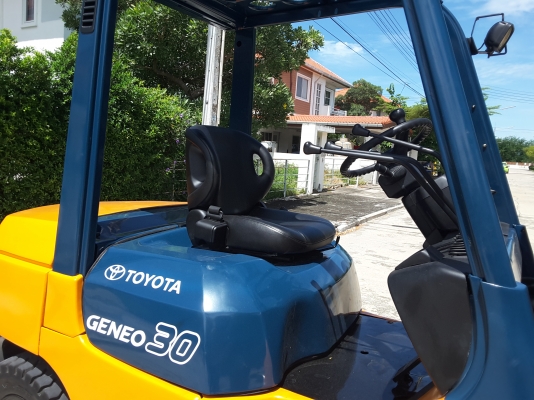 โตโยต้า 3 ตันเสายกสูง 4 เมตรงาสไลน์ซ้าย-ขวาเกียร์ออโต้ สนใจ 0813535948