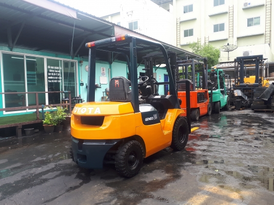 ขายรถโฟล์คลิฟท์ยี่ห้อ TOYOTA 7FD25 เครื่องดีเซล2Z เกียร์ออโต้ ขายรถโฟล์คลิฟท์ยี่ห้อ TOYOTA 7FD25 เครื่องดีเซล2Z เกียร์ออโต้