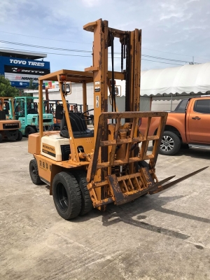 ขายถูกมาก Komatsu FD25-8 ขนาดยก2.5ตัน เสาสูง4เมตร งาเท เครื่องยนต์ดีเซล สวย แห้ง เดิมจากญี่ปุ่น