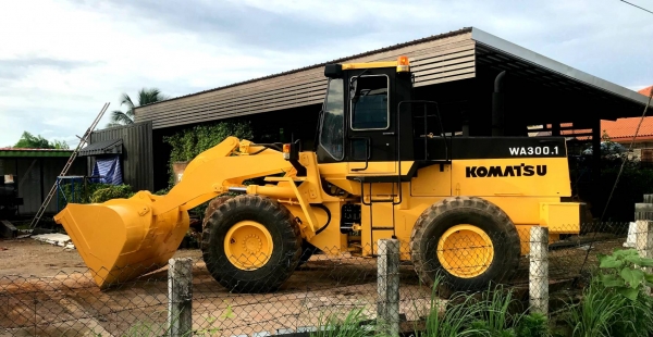 ขายด่วนรถตัก KOMATSU WA300 สภาพสวย พร้อมใช้งาน 100\% ไม่มีหยด 0910655915