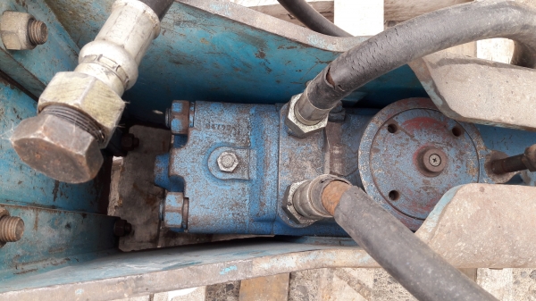 หัวแย็ก BREAKER หัวกระแทก Krupp HM 301 น้ำหนัก 450 kg, เยอรมัน ซอกใน 17 ซม.รูสลัก 45 mm. เข็ม 80 mm ราคา 95,000 บาท 084-5424150