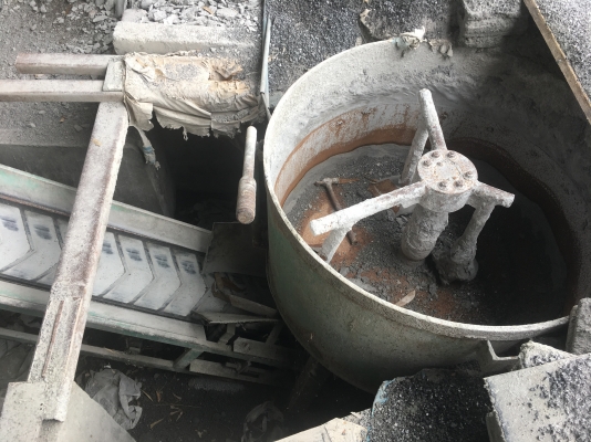 เครื่องอัดอิฐสภาพดี 70000 มือสอง 2 ก้อนธรรมดา