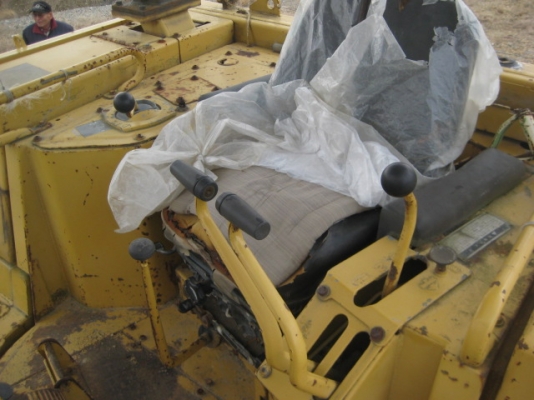 แทรคเตอร์ตีนตะขาบ CAT : D6H Series 2