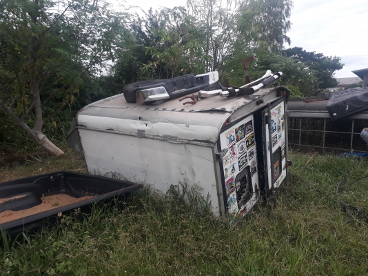 หลังคากระบะตอนเดียวดีแม็คเหล็กแป๊ปน้ำ