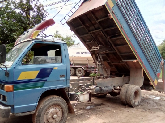 ขาย รถ 6 ล้อ ISUZU NPR 59L มีดั้ม เพลา F  เจ้าของขายเอง370,000