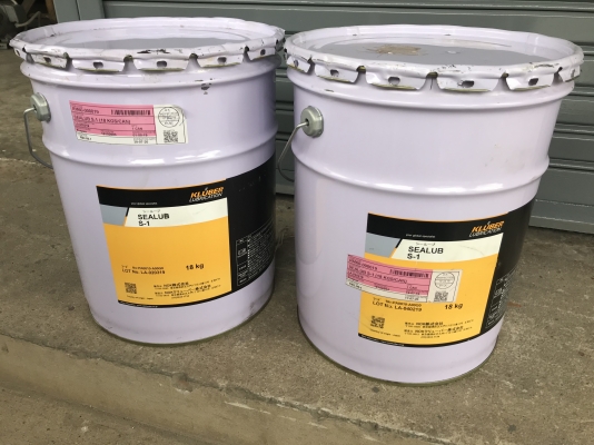 ขายจารบีเกรดคุณภาพสูง KLUBER รุ่น Sealub S-1 เนื้อเหลือง made in Japan น้ำหนัก 18Kg. ของใหม่ พร้อมใช้งาน ราคาถังละ 1,800 บาท มี 2ถังครับ