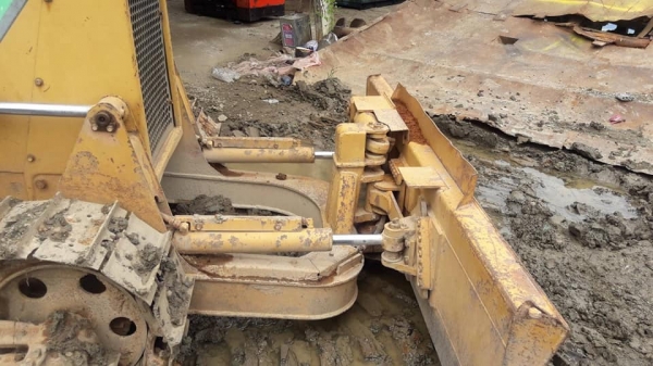 SALE* FROM JAPAN ขายถูกด่วนๆรถดันดิน BULLDOZER MITSUBISHI BD2G ,หลังคาขาว ,ตีนไก่ ,สินค้าเก่านอก