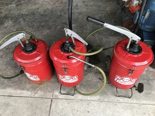 ขายถังเติมน้ำมันขนาด 20ลิตร สภาพสวย พร้อมใช้งาน มี 3ใบครับ ราคาใบละ 980 บาท