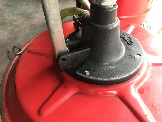 ขายถังเติมน้ำมันขนาด 20ลิตร สภาพสวย พร้อมใช้งาน มี 3ใบครับ ราคาใบละ 980 บาท