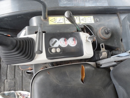 pc40mr-2 K0MATSU (รถนอก นำเข้า ขายถูก)@685,000 รถนอกสถาพดีพร้อมใช้เพิ่งนำเข้ามายังไม่เคยใช้งานในเมืองไทยเลย เครื่องดีปั้มเเรงพร้อมใช้ บูมอาร์มสวย ช่วงล่างดี เร็วแรงไม่โหลดพร้อมใช้รถเดิมๆขายตามสภาพ เอกสารอินวอยสนใจคลิ๊ก ☎ 081-989-1989 หรั่งครับ