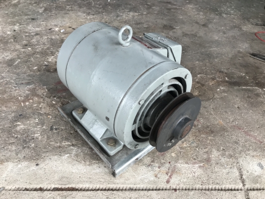 ขายมอเตอร์ไฟฟ้า Mitsubishi 5HP. 380V 1450rpm. สภาพสวย หมุนนิ่มเดิมๆ พร้อมใช้งาน รุ่นหลังเรียบเเข็งแรงทนทานมากครับ ราคา 3,800 บาท