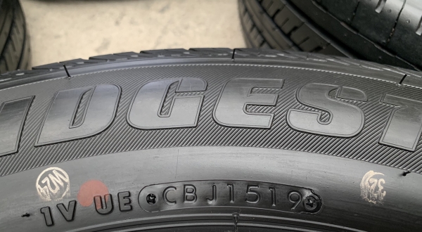 ยางใหม่ป้ายแดง 215-65-16 Bridgestone ปี 19 ตุ่มเป้งๆ เส้นสีชัดๆ