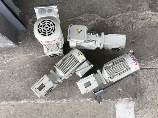 ขายมอเตอร์เกียร์แบบเพลาสวม HyponicDrive Sumitomo 0.2Kw. 380V อัตราทด 1:25 เพลาออกประมาณ 58รอบต่อนาที สภาพสวยใหม่มาก พร้อมใช้งาน มี 4ตัวครับ