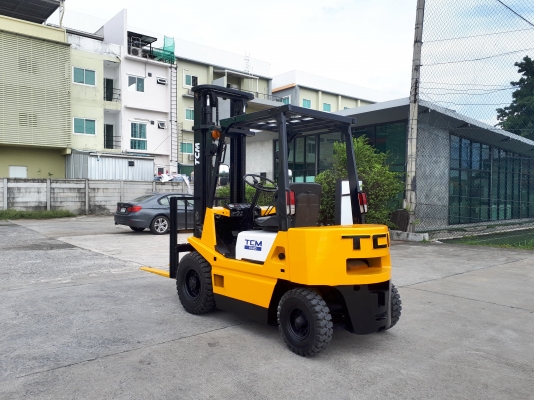 ขายรถโฟล์คลิฟท์ยี่ห้อ TCM FG20N2 ขนาด 2 ตัน เสา 4 เมตร