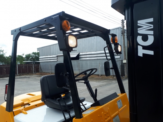 ขายรถโฟล์คลิฟท์ยี่ห้อ TCM FG20N2 ขนาด 2 ตัน เสา 4 เมตร