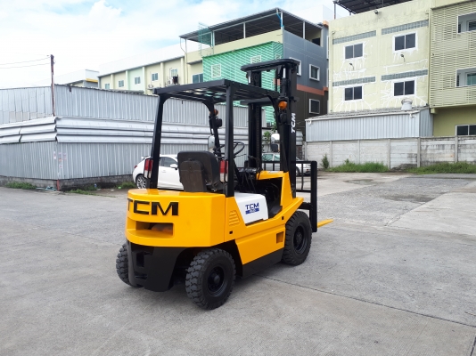 ขายรถโฟล์คลิฟท์ยี่ห้อ TCM FG20N2 ขนาด 2 ตัน เสา 4 เมตร