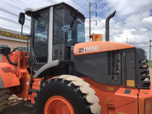 ขายรถตักล้อยาง HITACHI ZW150 (เทียบเท่า WA270-6) ปี 2013 นำเข้าเองจากญี่ปุ่น สวยพร้อมใช้ มีVDOการทำงานครับ