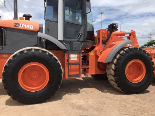 ขายรถตักล้อยาง HITACHI ZW150 (เทียบเท่า WA270-6) ปี 2013 นำเข้าเองจากญี่ปุ่น สวยพร้อมใช้ มีVDOการทำงานครับ