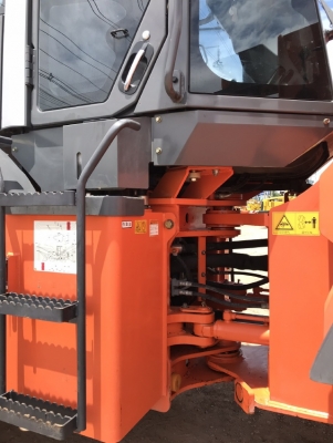 ขายรถตักล้อยาง HITACHI ZW150 (เทียบเท่า WA270-6) ปี 2013 นำเข้าเองจากญี่ปุ่น สวยพร้อมใช้ มีVDOการทำงานครับ