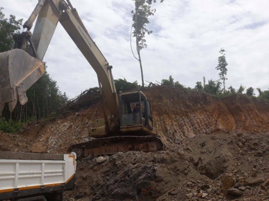 ขาย KOMATSU PC200-6 ไฟเต็มเอกสารอินวอยราคา 600,000
