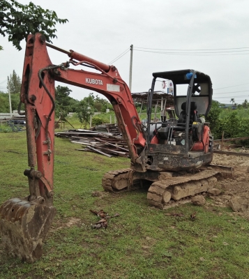 รถแม็คโฮ  Kubota PC30   Kx91-3S2