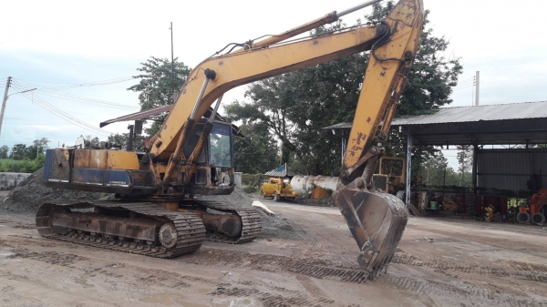 ขายรถแบคโฮ KOMATSU PC200-3 สภาพพร้อมไช้