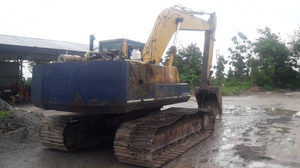 ขายรถแบคโฮ KOMATSU PC200-3 สภาพพร้อมไช้